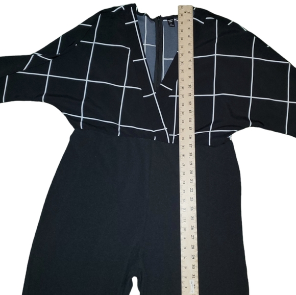 NWOT SHEIN Jumpsuit 3X Surplice Neck High Waist, Black and White Plus Size - Picture 6 of 8